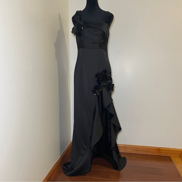Ungaro- Black Side-Slit Sequin Flower-Embellished Gown Size 4 Evening Gown - Picture 2 of 15